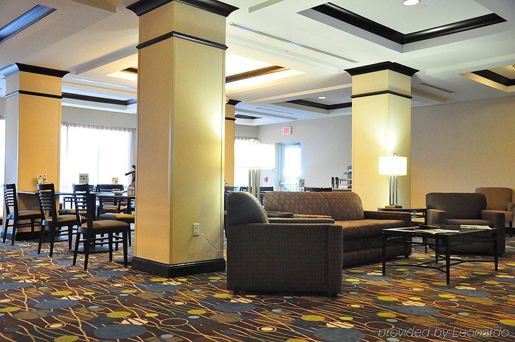 Holiday Inn Express Hotel & Suites Fort Myers East - The Forum, An Ihg Hotel Интерьер фото